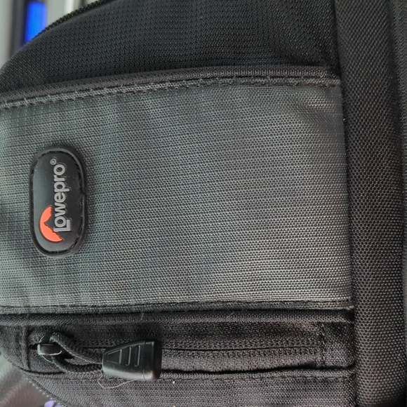 Lowepro “Slingshot 102AW” Messenger Crossbody Camera Bag - Picture 2 of 6